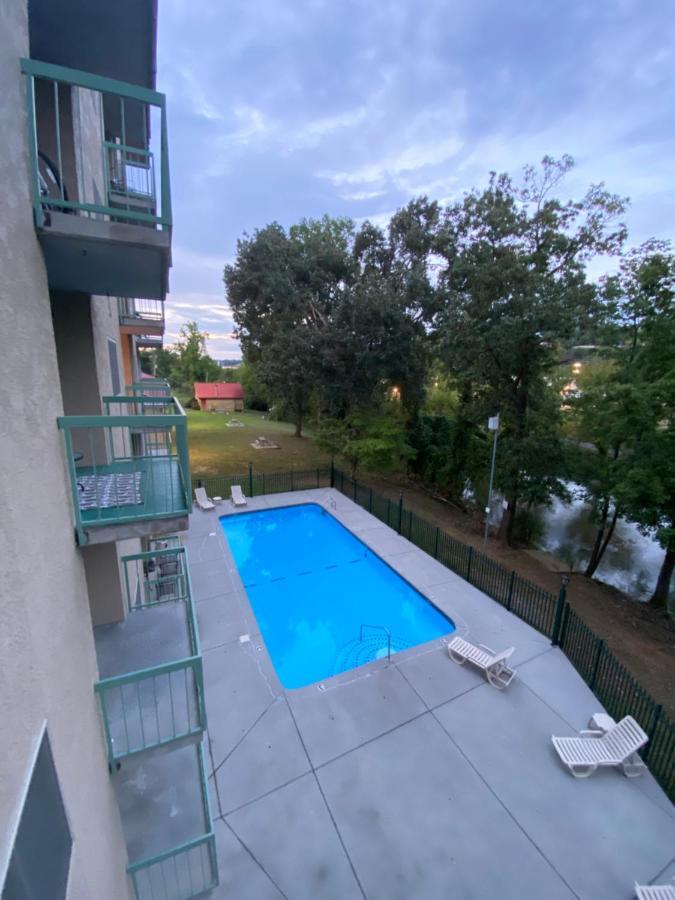 River Place Condos #304 2Bd ピジョンフォージ エクステリア 写真